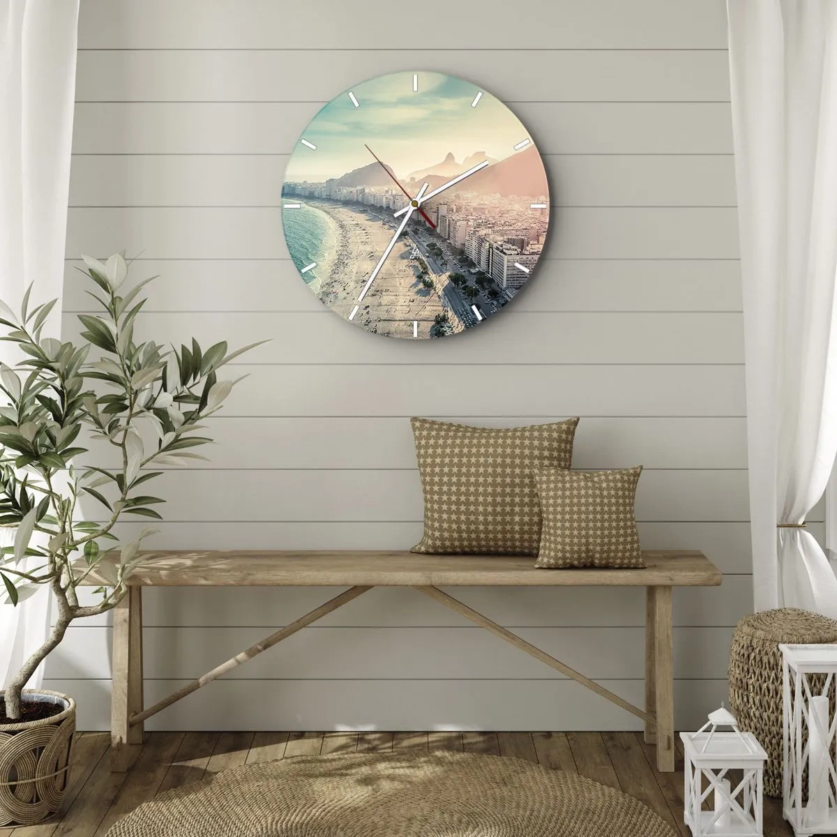 Ceas de perete - Ceas pe sticlă - Panoramă a plajei și a orașului la apus - 30x30cm - Vacanță perpetuă în Rio - Decorațiune modernă pentru perete pentru living, bucătărie și dormitor ARTTOR