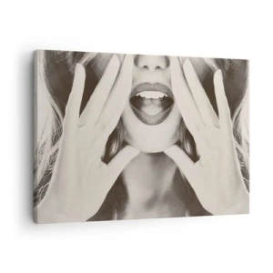 Tablou pe pânză Canvas - Portret alb-negru al unei femei cu buze și mâini expresive - 70x50cm - Vin imediat! - Decorațiune modernă pentru perete pentru living și dormitor ARTTOR