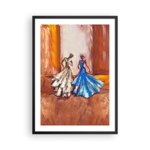 Poster în ramă neagră - Două femei în rochii pe fundalul unui interior auriu - 50x70cm - Duetul fermecător - Decorațiune modernă pentru perete pentru living și dormitor ARTTOR