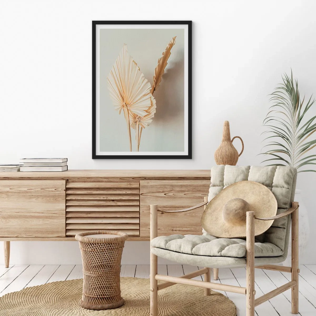 Poster în ramă neagră - Frunze de palmier uscate într-un aranjament minimalist pe un fundal deschis - 50x70cm - Când este nevoie de ușurare - Decorațiune modernă pentru perete pentru living și dormitor ARTTOR