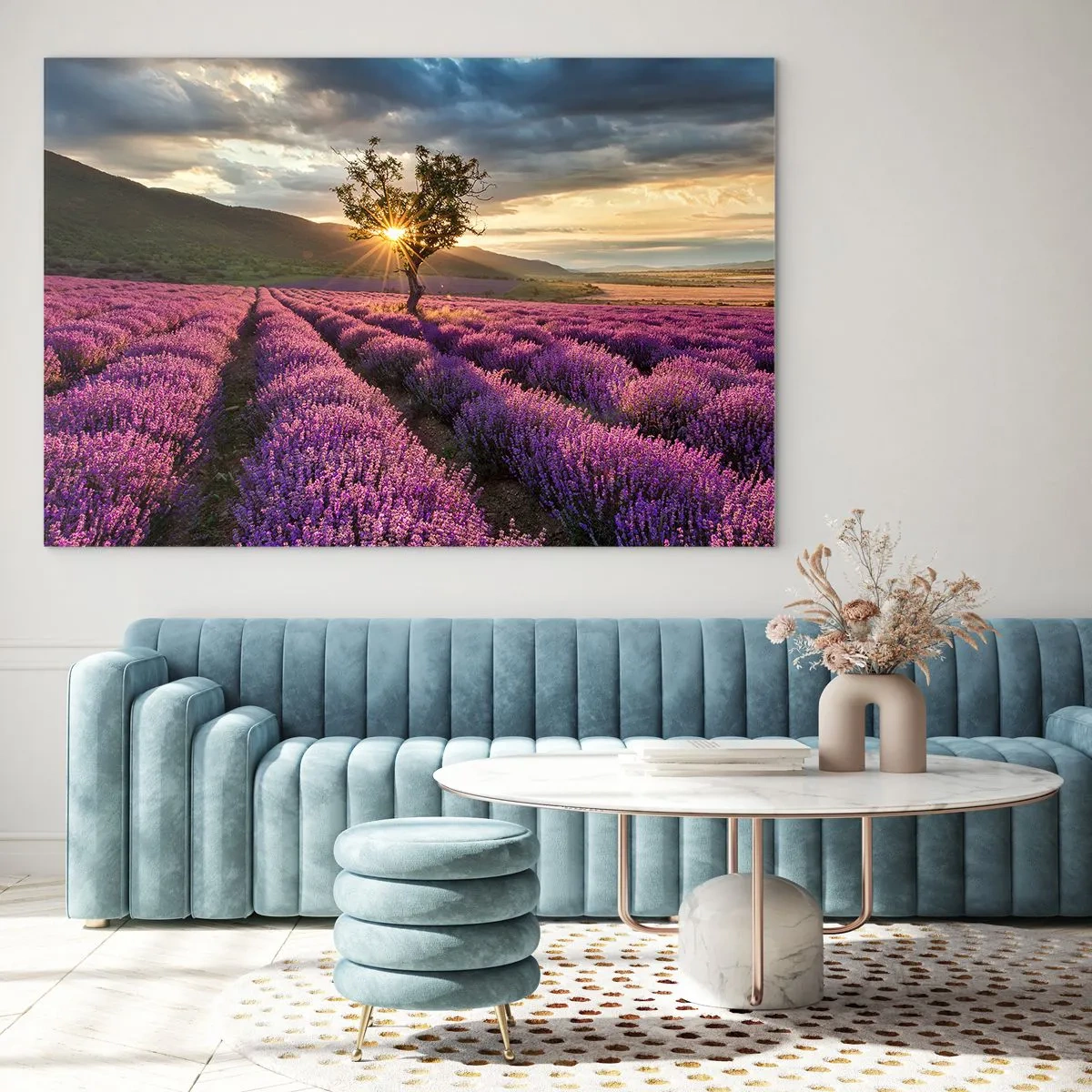 Tablou pe sticlă - Un câmp de lavandă cu un copac singuratic în razele soarelui care apune - 70x50cm - Aroma în liliac - Decorațiune modernă pentru perete pentru living și dormitor ARTTOR