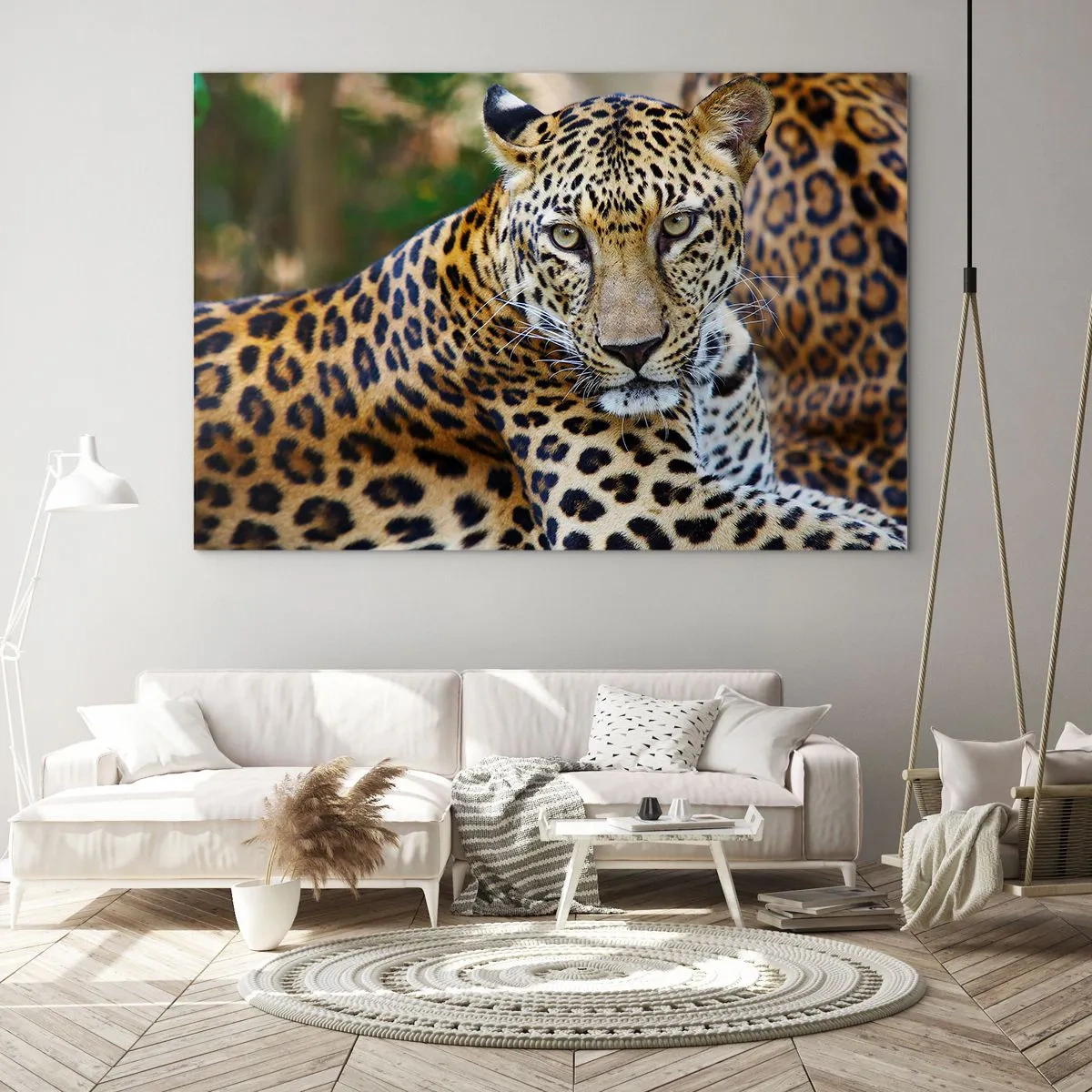 Tablou pe sticlă - Un leopard sălbatic se odihnește printre verdeață - 70x50cm - Sălbatic și liniștit - Decorațiune modernă pentru perete pentru living și dormitor ARTTOR