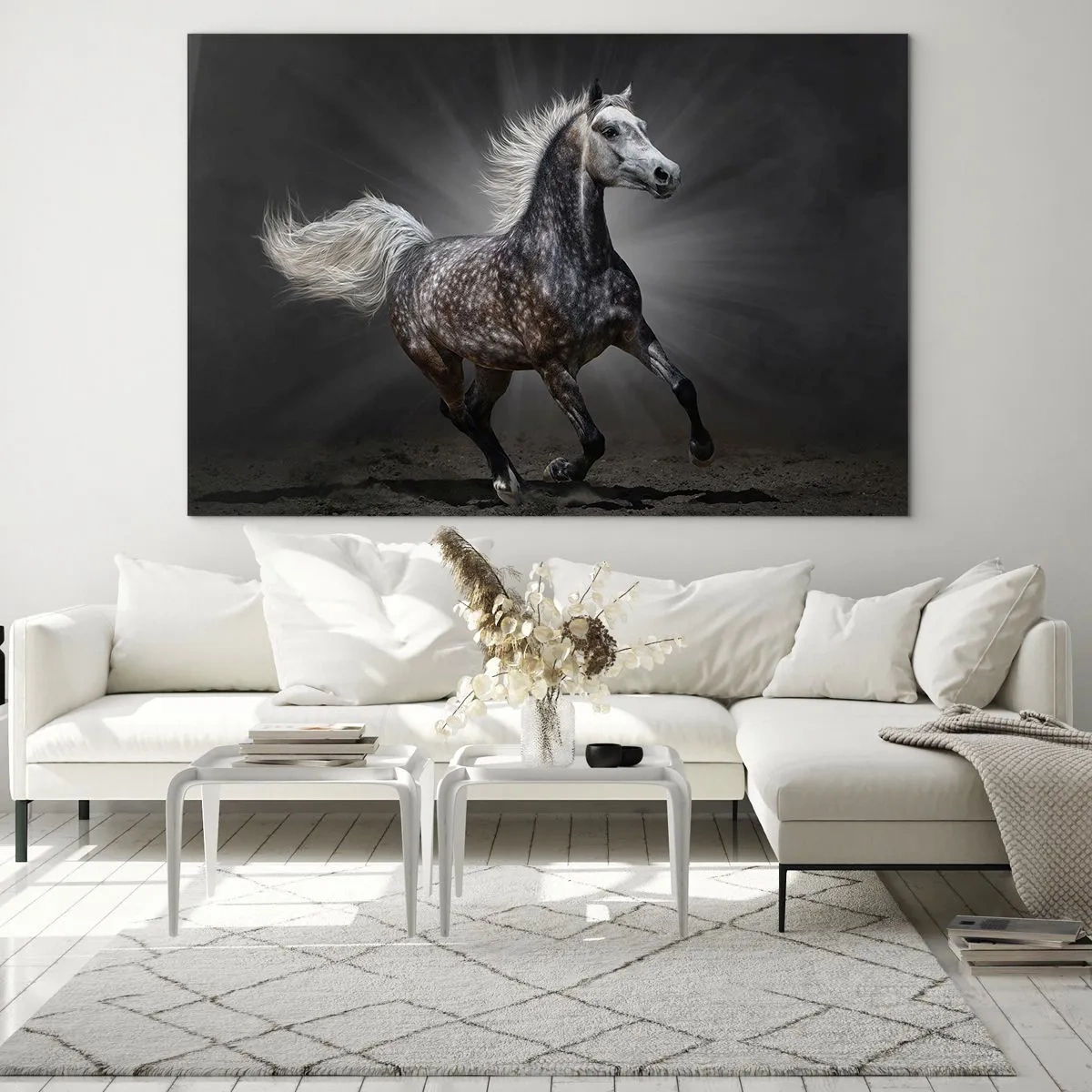 Tablou pe sticlă - Un cal în galop pe un fundal întunecat, cu efect de iluminare. - 70x50cm - Griul elefantin este frumos - Decorațiune modernă pentru perete pentru living și dormitor ARTTOR