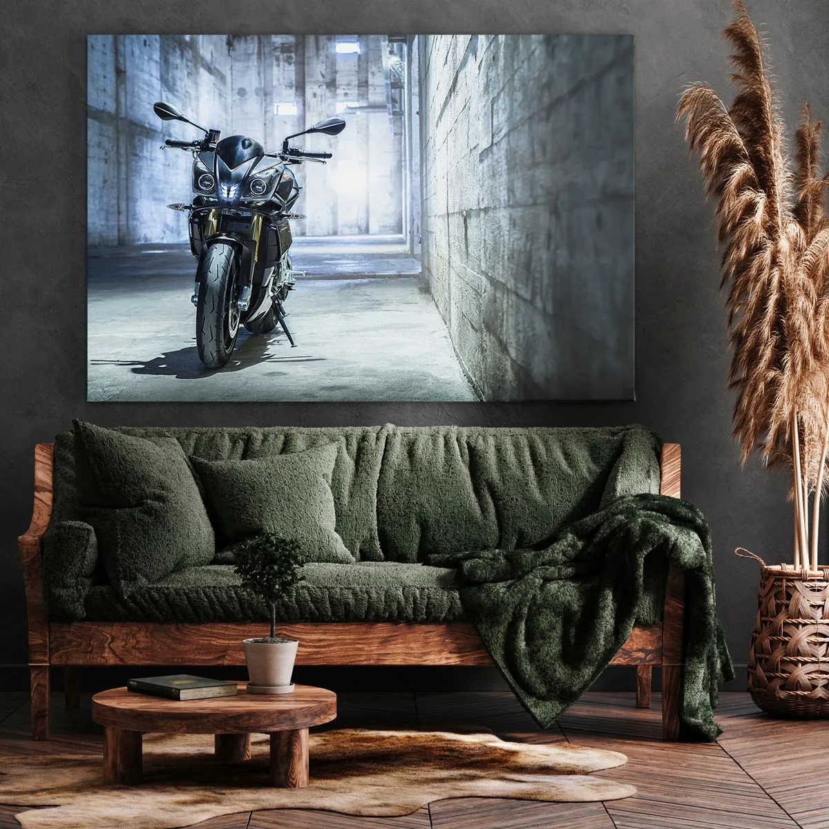 Tablou pe pânză Canvas - O motocicletă modernă într-un interior industrial - 70x50cm - Înainte ca motorul să duduie - Decorațiune modernă pentru perete pentru living și dormitor ARTTOR