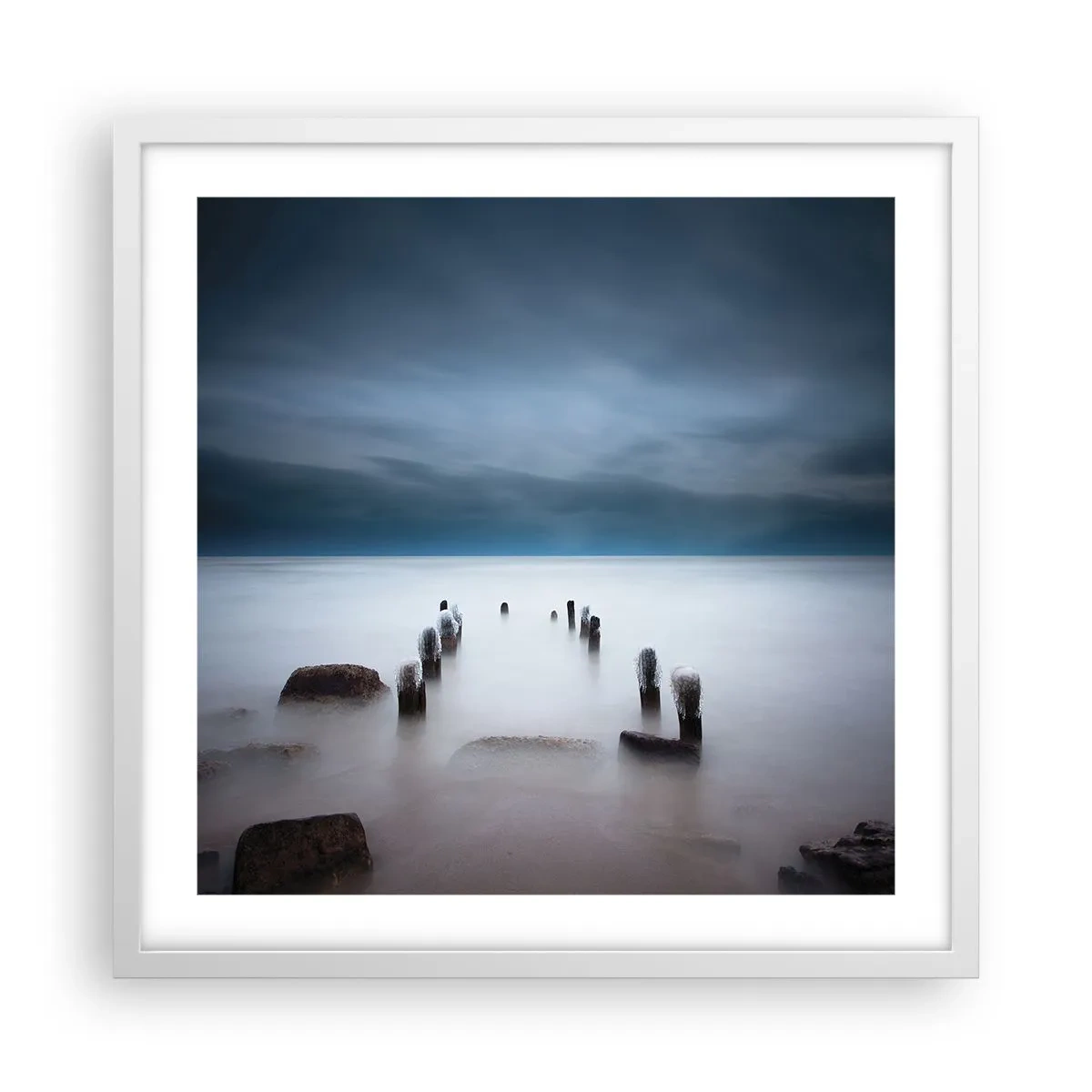 Poster în ramă albă - Un lac în ceața calmă - 50x50 cm