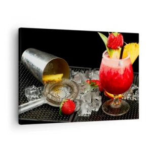 Tablou pe pânză Canvas - Un cocktail colorat cu căpșuni, gheață și ananas - 70x50cm - Evocați gustul - Decorațiune modernă pentru perete pentru living și dormitor ARTTOR