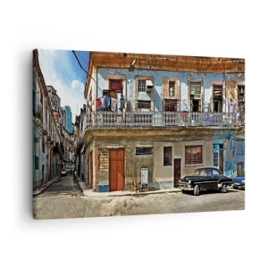 Tablou pe pânză Canvas - Case de locuit colorate și o mașină clasică în peisajul urban - 70x50cm - Sentimente cubaneze - Decorațiune modernă pentru perete pentru living și dormitor ARTTOR
