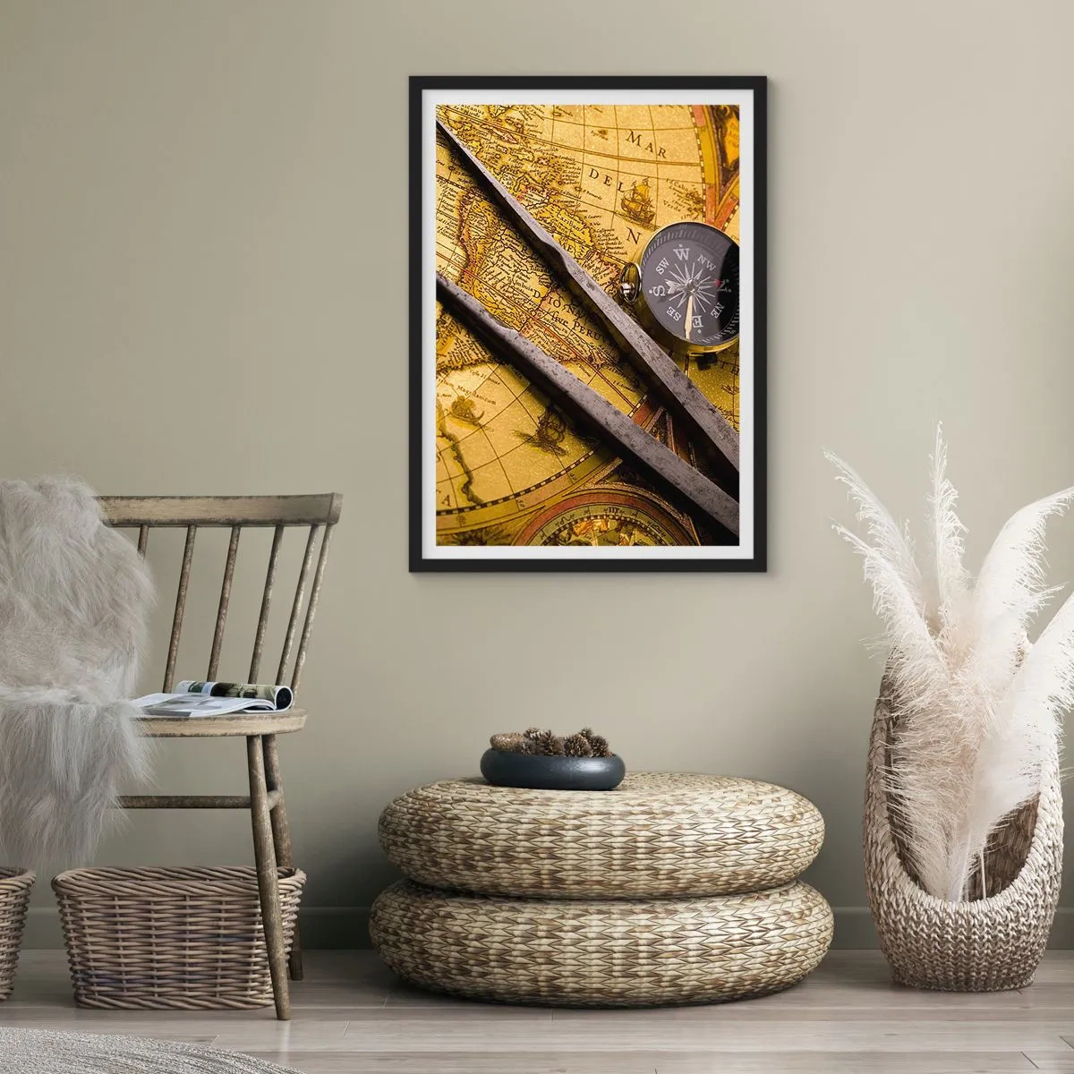 Poster în ramă neagră - Hartă veche cu busolă și instrumente de navigare - 50x70cm - Unde sunt aceste comori? - Decorațiune modernă pentru perete pentru living și dormitor ARTTOR