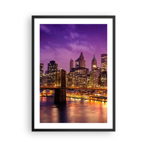 Poster în ramă neagră - Vedere nocturnă a podului Brooklyn și a Manhattanului în luminile orașului - 50x70cm - Manhathannul mov-auriu - Decorațiune modernă pentru perete pentru living și dormitor ARTTOR