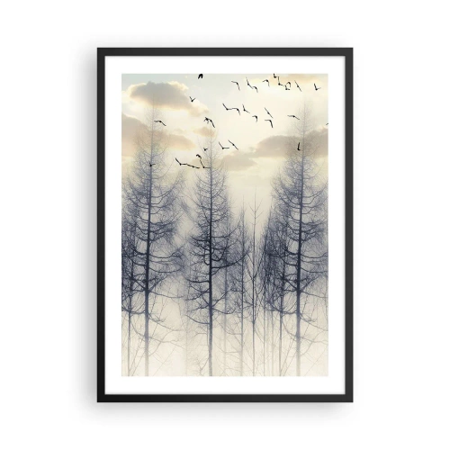 Poster în ramă neagră - O pădure încețoșată cu copaci înalți și păsări în zbor dimineața - 50x70cm - Spiritele pădurii - Decorațiune modernă pentru perete pentru living și dormitor ARTTOR