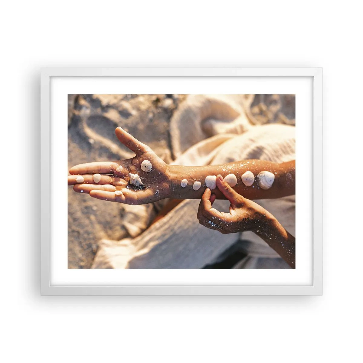Poster în ramă albă - Frumusețe la îndemână - 50x40 cm