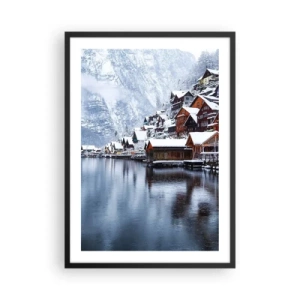 Poster în ramă neagră - Peisaj de iarnă al unui sat de munte lângă lac - 50x70cm - În decor de iarnă - Decorațiune modernă pentru perete pentru living și dormitor ARTTOR