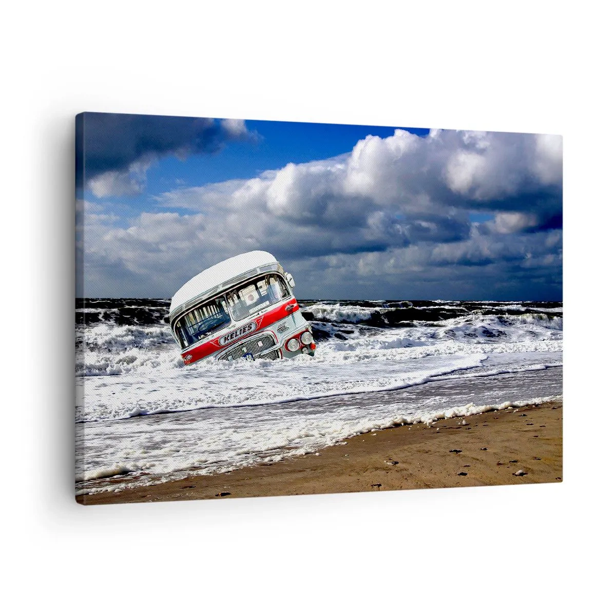 Tablou pe pânză Canvas - Un autobuz scufundat pe plajă, în mijlocul valurilor și al mării agitate - 70x50cm - Și de ce sunteți surprins? - Decorațiune modernă pentru perete pentru living și dormitor ARTTOR
