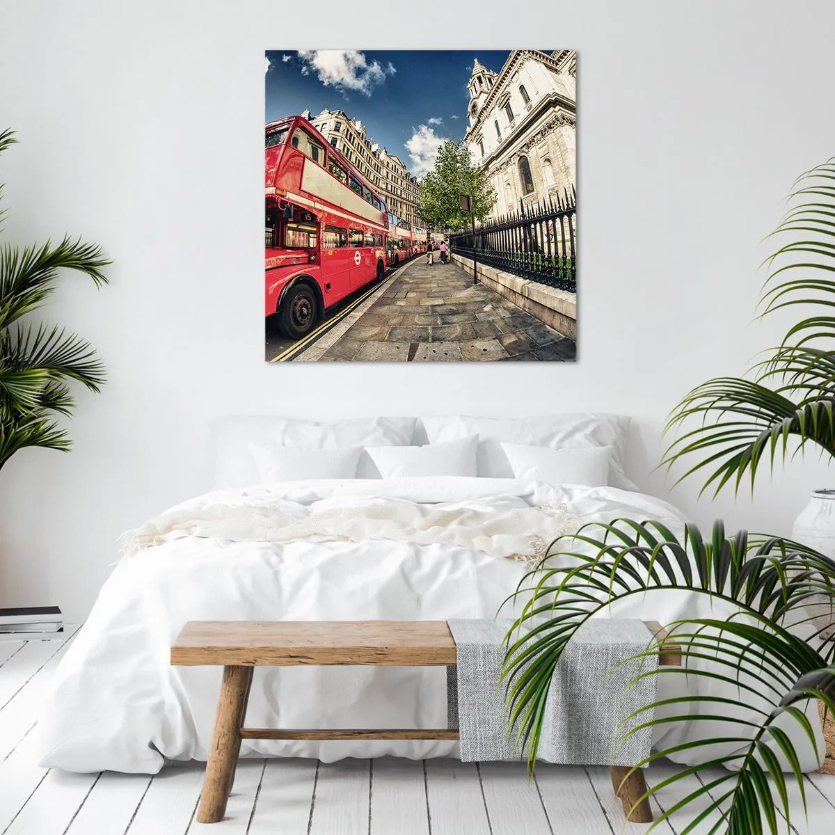 Tablou pe pânză - Stradă din Londra în gri și roșu - 60x60 cm