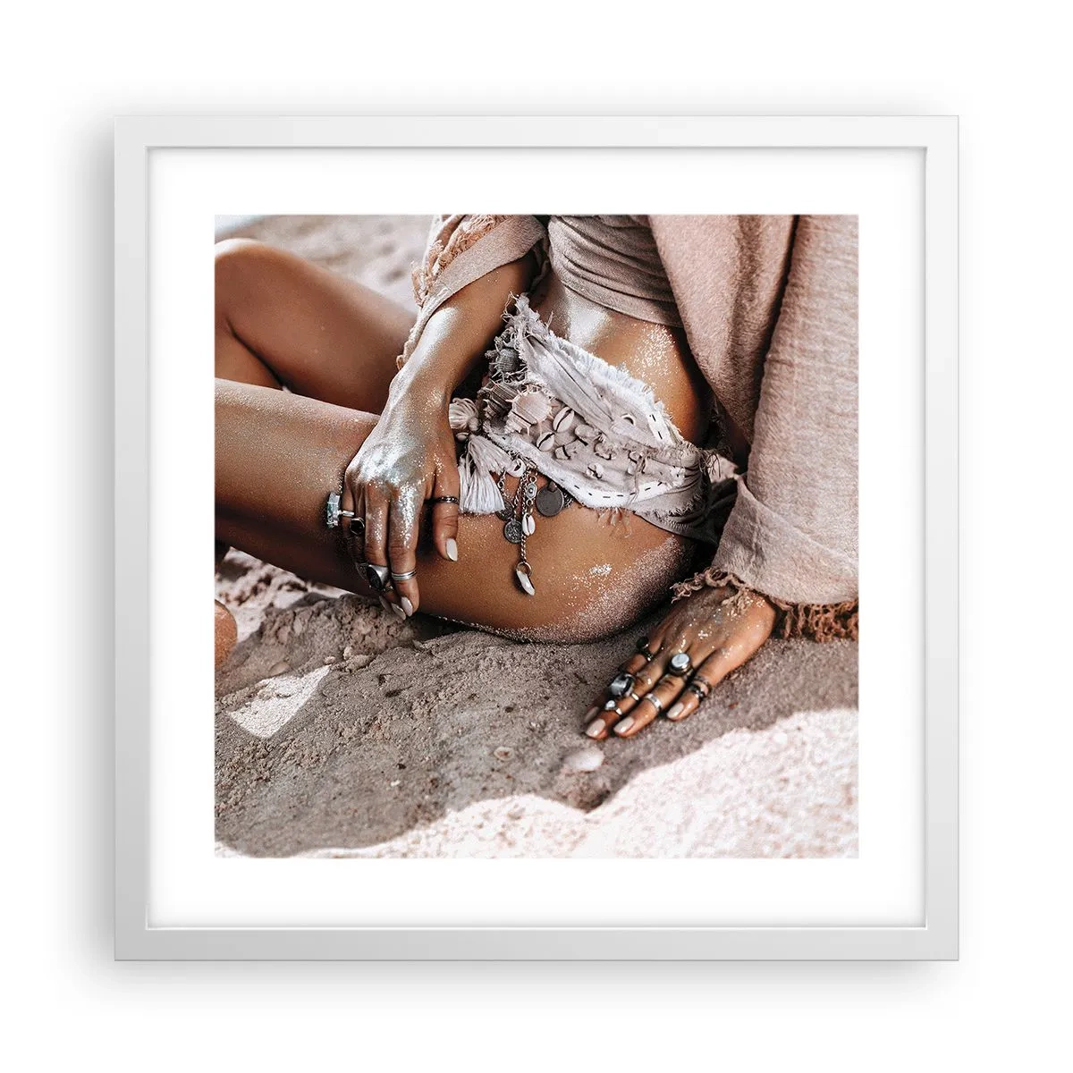 Poster în ramă albă - Aruncată de valuri? - 40x40 cm