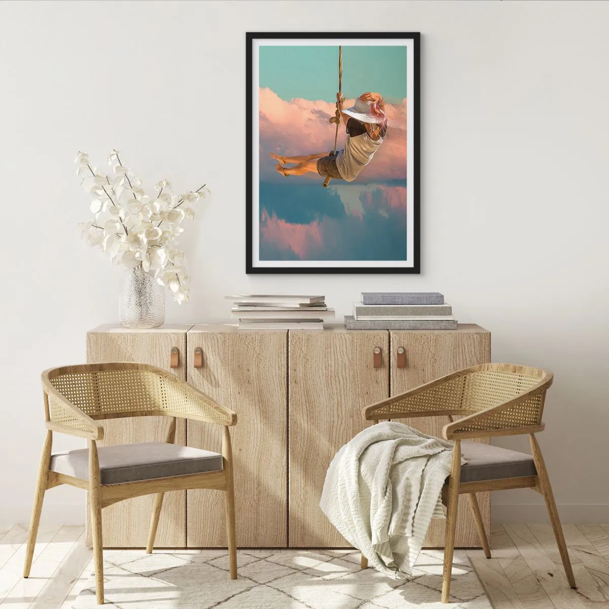Poster în ramă neagră - O femeie pe un leagăn printre nori pastelați - 50x70cm - Distracție în nori - Decorațiune modernă pentru perete pentru living și dormitor ARTTOR