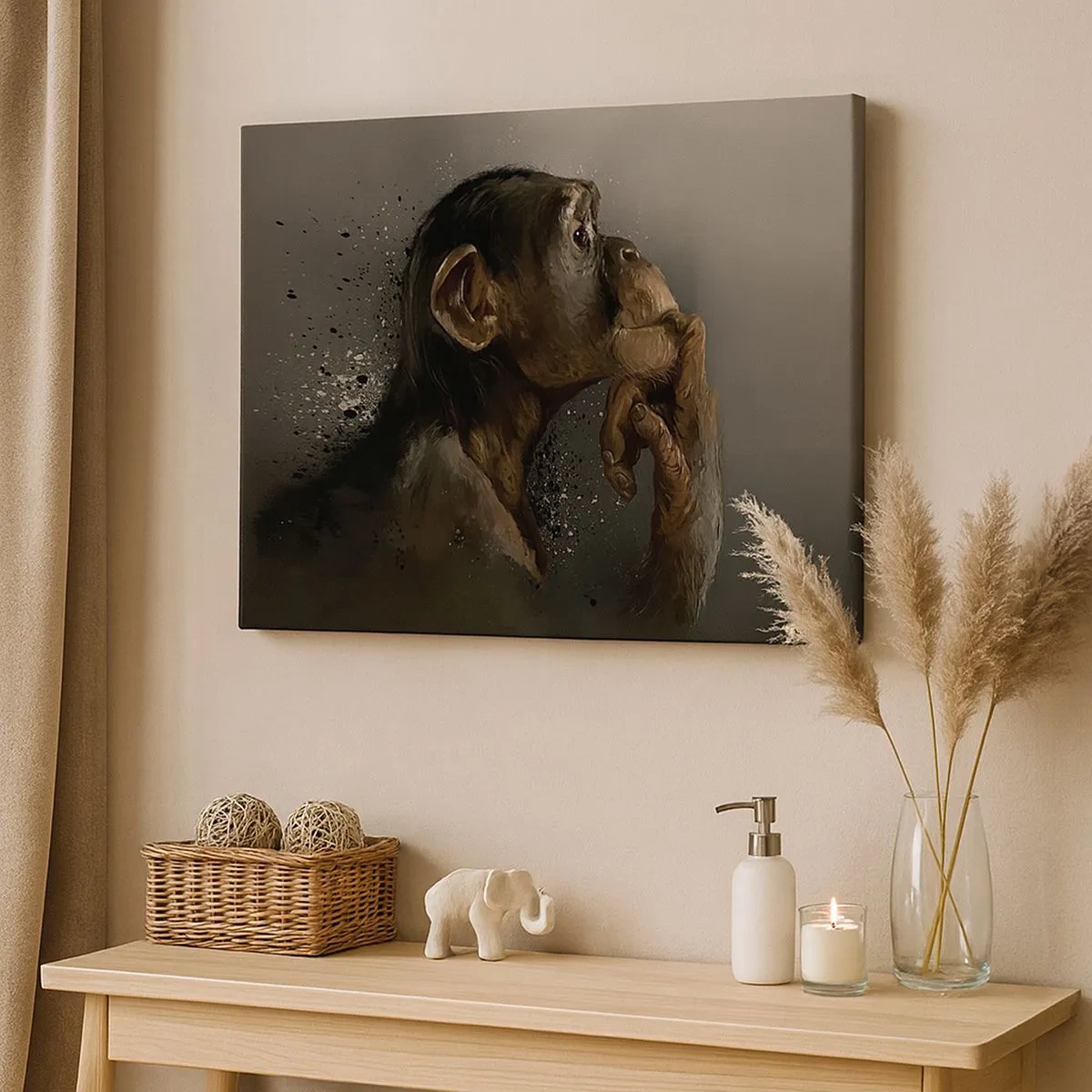 Tablou pe pânză Canvas - Portretul unei maimuțe într-o poză reflexivă pe un fundal gri - 70x50cm - Cu siguranță, gânditorul - Decorațiune modernă pentru perete pentru living și dormitor ARTTOR
