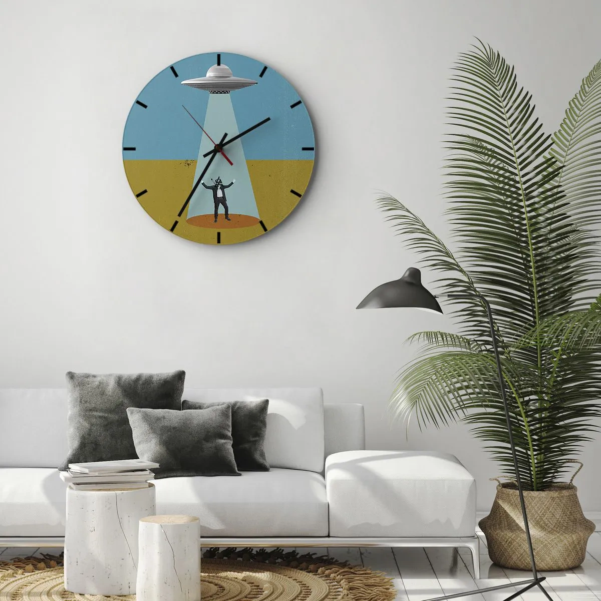Ceas de perete - Ceas pe sticlă - Un bărbat iluminat de o rază OZN pe un fundal deșertic. - 30x30cm - Întâlnire de gradul III - Decorațiune modernă pentru perete pentru living, bucătărie și dormitor ARTTOR