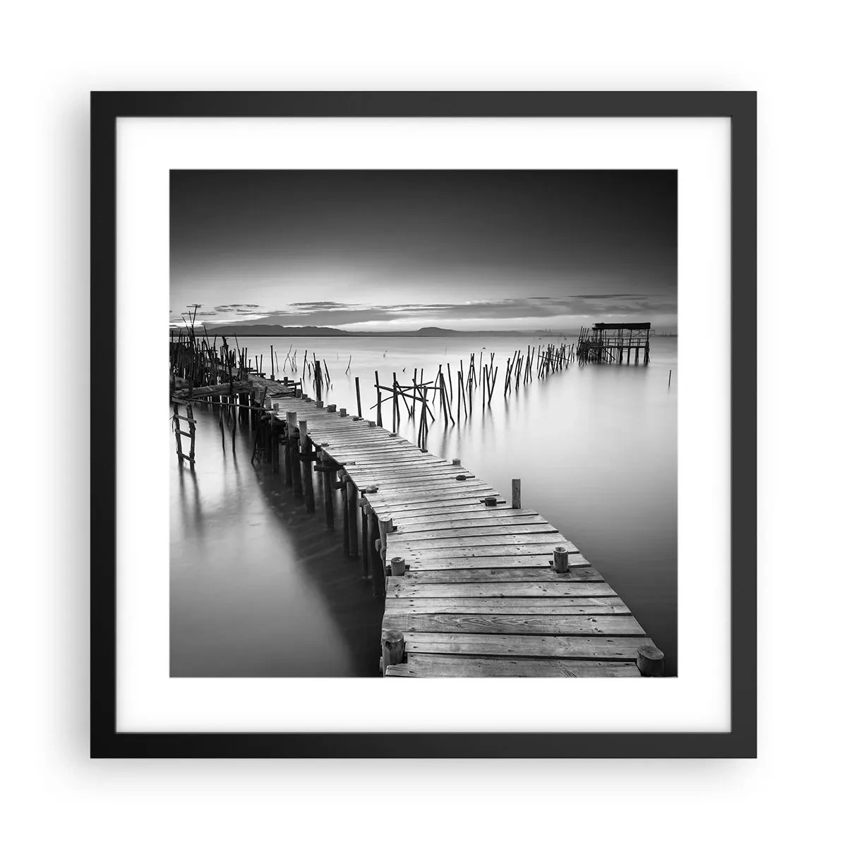 Poster în ramă neagră - Liniștea unui țărm uitat - 40x40 cm