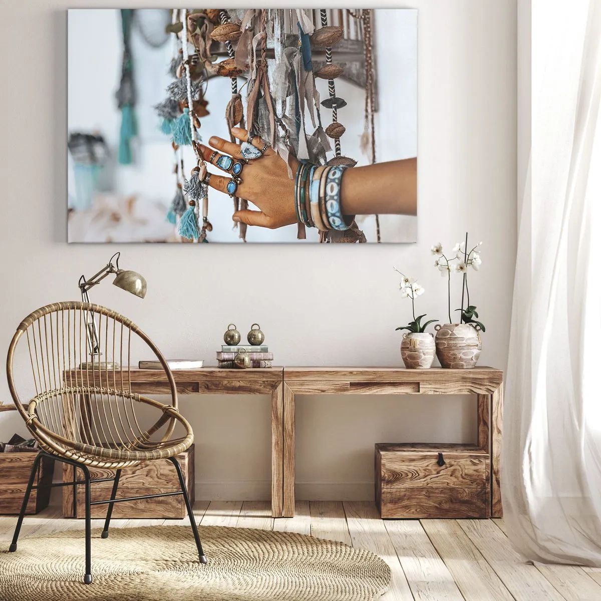 Tablou pe pânză Canvas - O mână împodobită cu bijuterii boho cu decorațiuni în fundal - 70x50cm - Comori locale - Decorațiune modernă pentru perete pentru living și dormitor ARTTOR