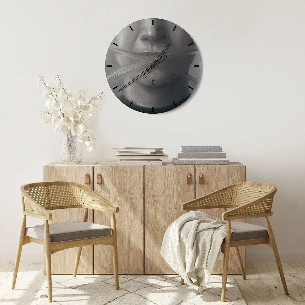 Ceas de perete - Ceas pe sticlă - Portret alb-negru cu gura acoperită cu o cruce de pensulă - 30x30cm - Nici un cuvânt - Decorațiune modernă pentru perete pentru living, bucătărie și dormitor ARTTOR