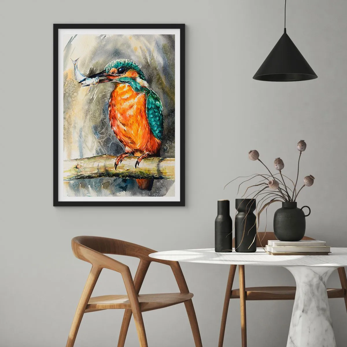 Poster în ramă neagră - Un leu de apă ținând un pește pe fundalul unui peisaj natural, în stil acuarelă. - 50x70cm - Legea naturii - Decorațiune modernă pentru perete pentru living și dormitor ARTTOR