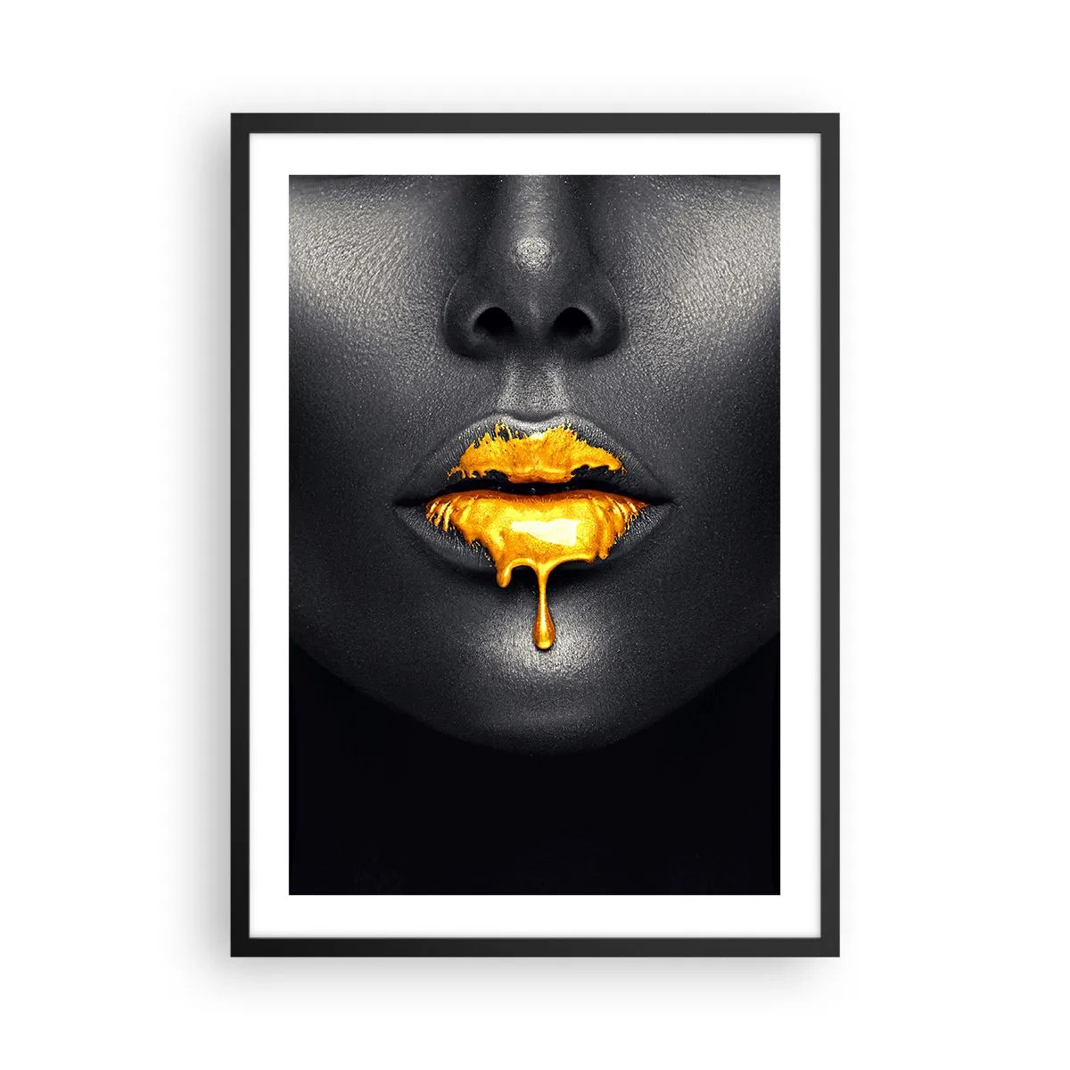 Poster în ramă neagră - Buzele de aur - 50x70 cm