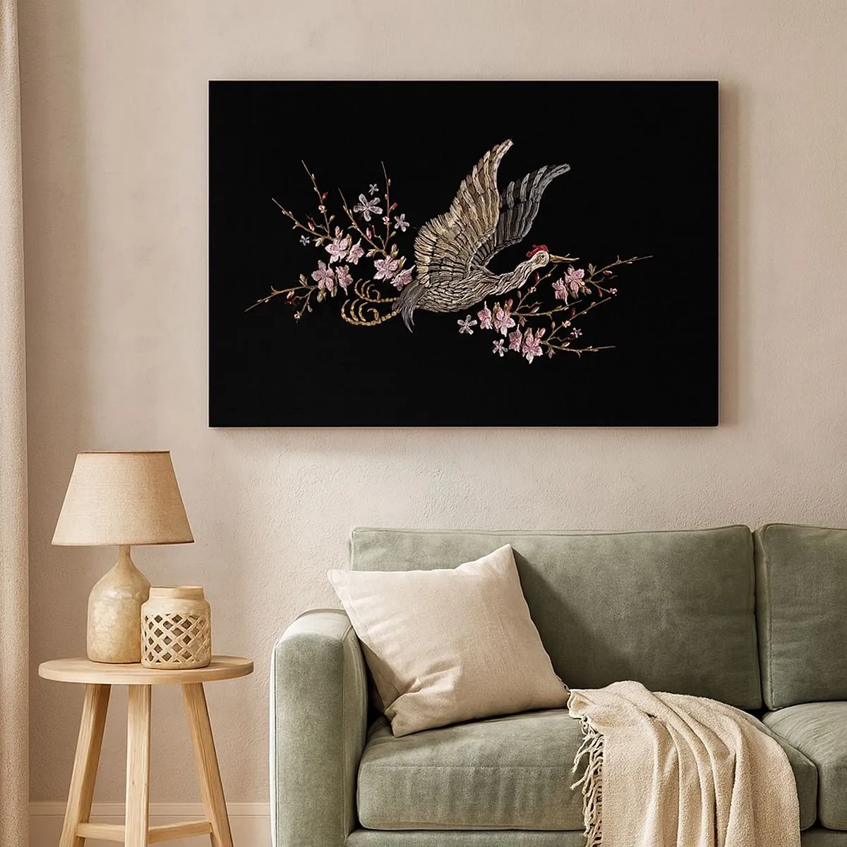 Tablou pe pânză Canvas - O pasăre în zbor cu flori pe un fundal negru - 70x50cm - Pasăre exotică brodată - Decorațiune modernă pentru perete pentru living și dormitor ARTTOR