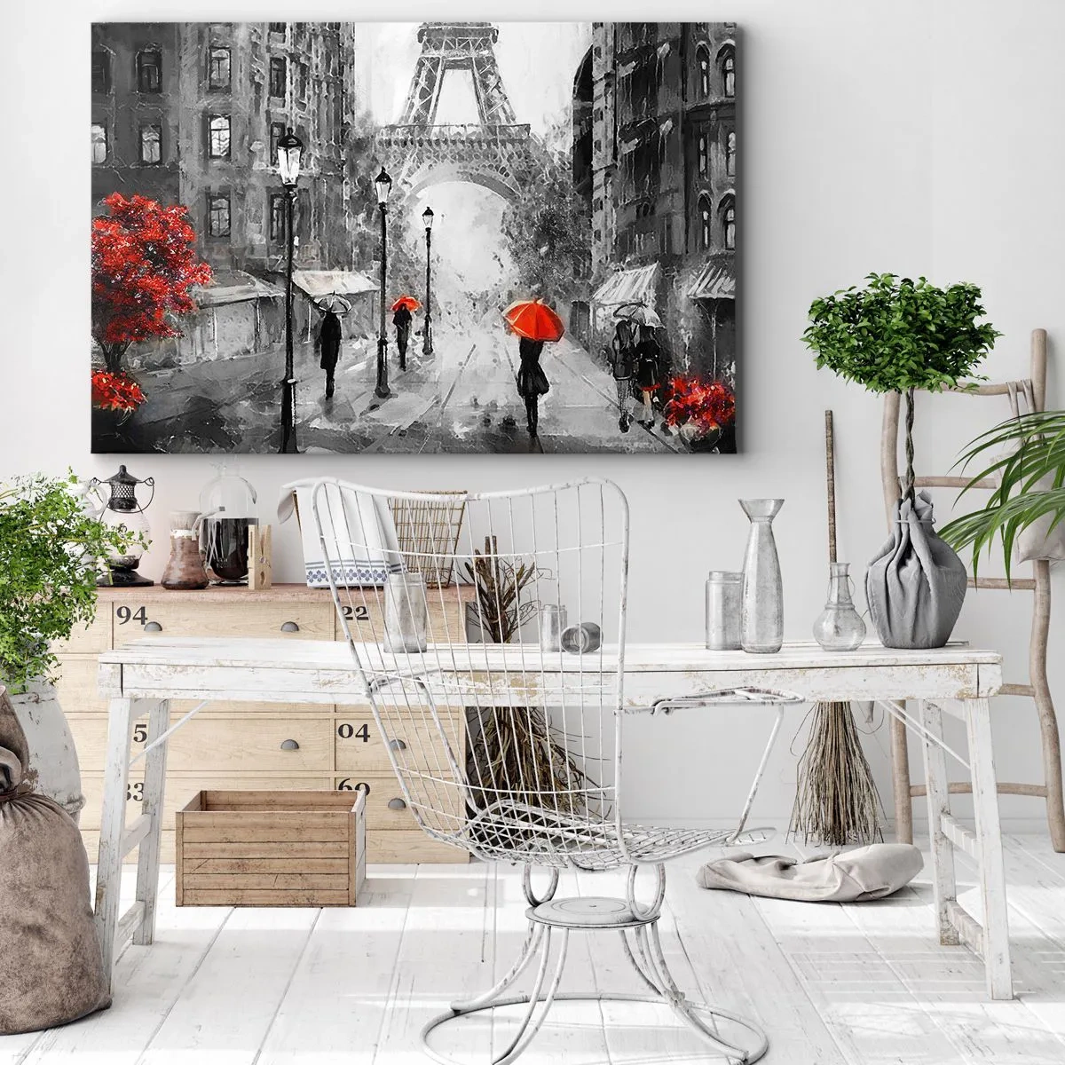 Tablou pe pânză Canvas - O stradă cu vedere la Turnul Eiffel și umbrele roșii - 70x50cm - Toate drumurile duc la el - Decorațiune modernă pentru perete pentru living și dormitor ARTTOR