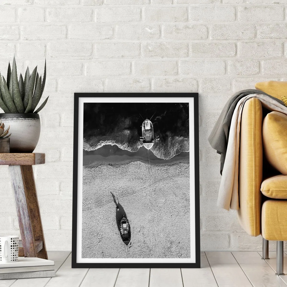 Poster în ramă neagră - Tot pe țărm... - 30x40 cm