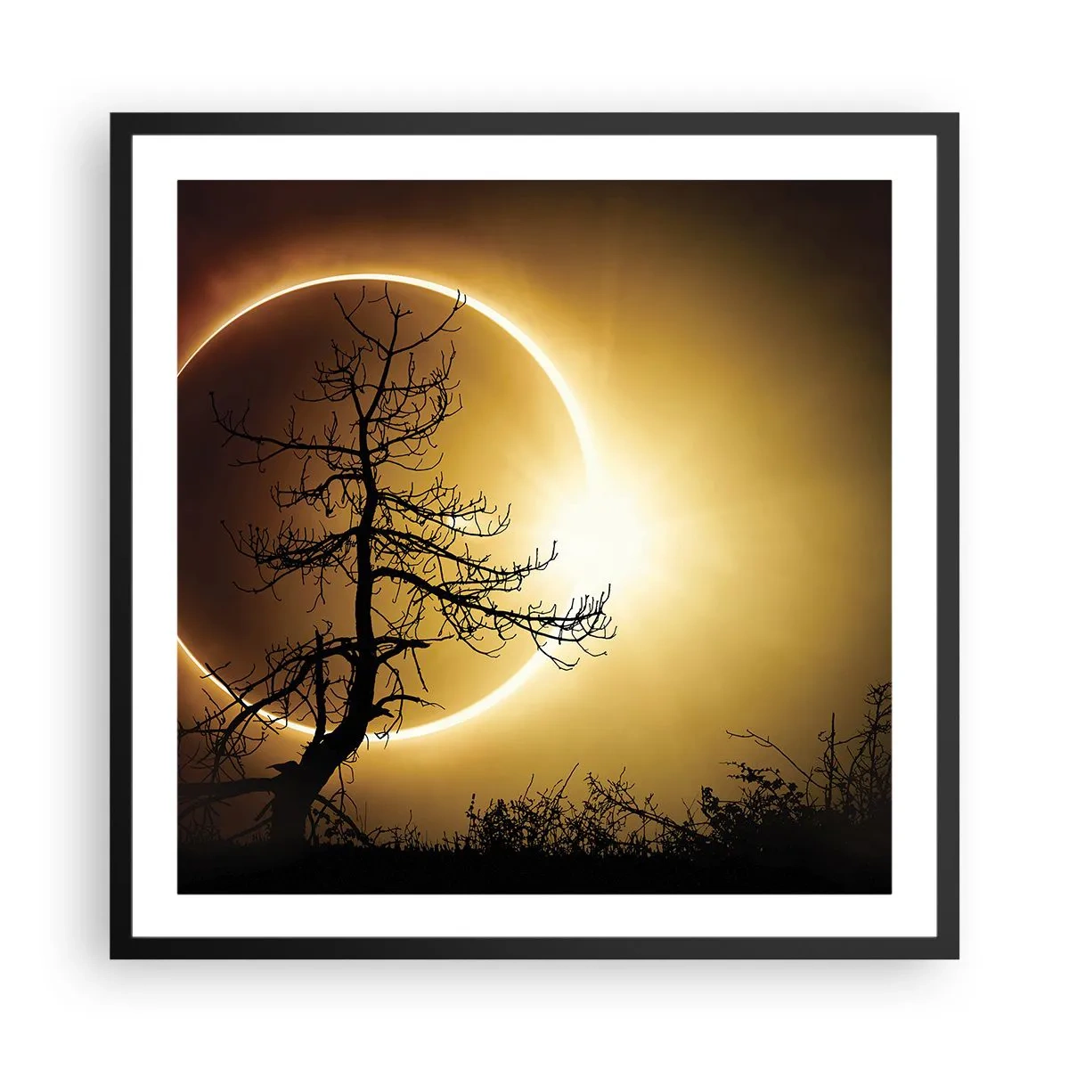 Poster în ramă neagră - Eclipsă totală - 60x60 cm