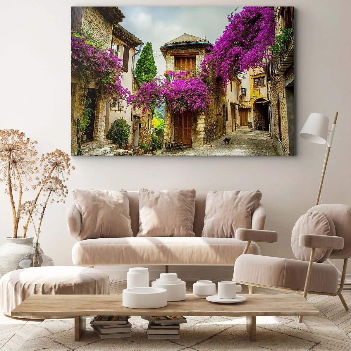 Tablou pe pânză Canvas - O stradă de piatră cu flori roz și case - 70x50cm - Sub un baldachin floral - Decorațiune modernă pentru perete pentru living și dormitor ARTTOR