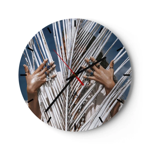 Ceas de perete - Ceas pe sticlă - Mâini decorate cu inele în spatele frunzelor albe de palmier - 30x30cm - Prietena șamanului? - Decorațiune modernă pentru perete pentru living, bucătărie și dormitor ARTTOR