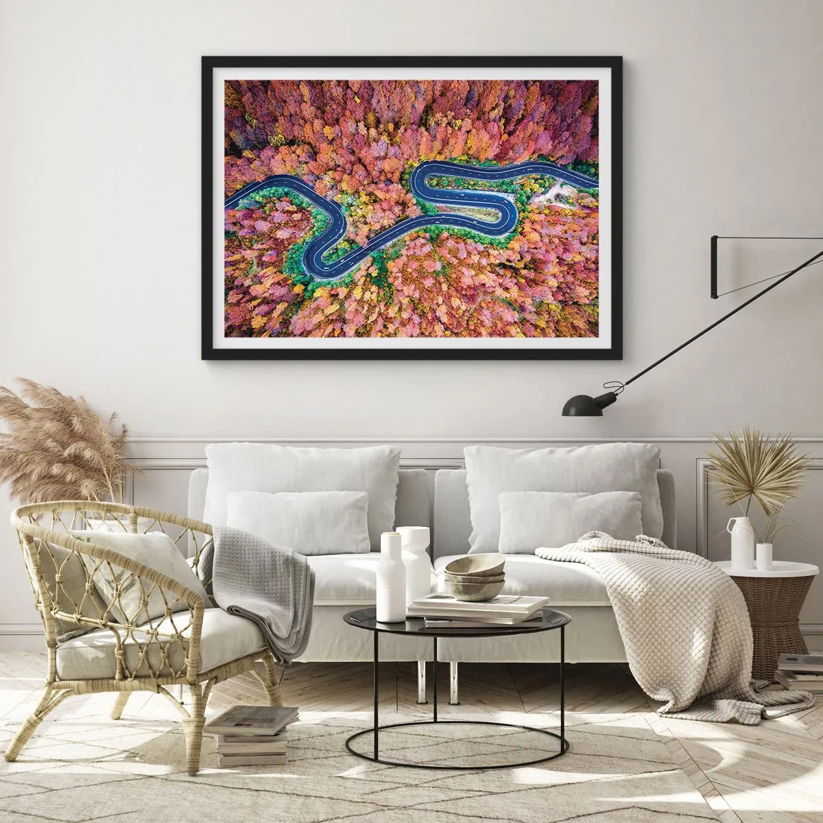 Poster în ramă neagră - Un drum șerpuit prin pădure - 50x40 cm