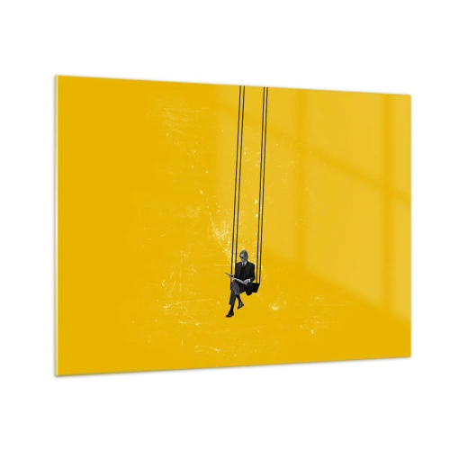 Tablou pe sticlă - O figură pe un leagăn atârnând pe un fundal galben - 70x50cm - O zi ca oricare alta - Decorațiune modernă pentru perete pentru living și dormitor ARTTOR