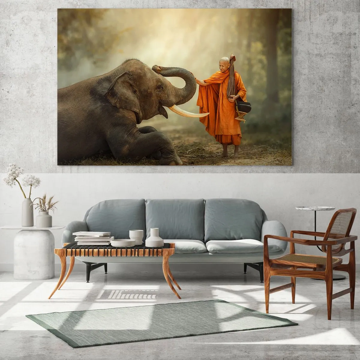 Tablou pe sticlă - Un călugăr în robe portocalii cu un elefant într-un cadru natural - 70x50cm - Întâlnire în călătorie - Decorațiune modernă pentru perete pentru living și dormitor ARTTOR