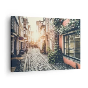 Tablou pe pânză Canvas - O stradă fermecătoare cu pavaj de piatră și flori - 70x50cm - Străduță în splendoare roz - Decorațiune modernă pentru perete pentru living și dormitor ARTTOR