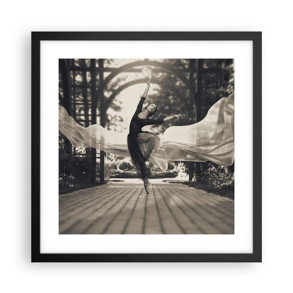Poster în ramă neagră - Dansul spiritului de grădină - 40x40 cm