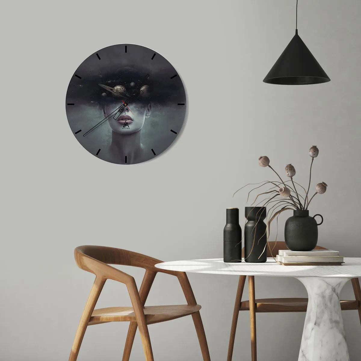 Ceas de perete - Ceas pe sticlă - O compoziție cosmică de planete în capul unei femei pe un fundal întunecat. - 30x30cm - Și planetele o iau razna... - Decorațiune modernă pentru perete pentru living, bucătărie și dormitor ARTTOR