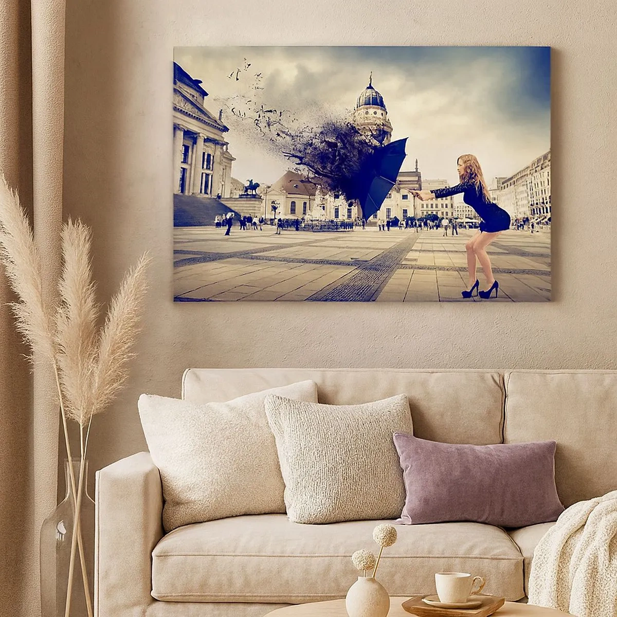Tablou pe pânză Canvas - O femeie cu o umbrelă într-o compoziție artistică pe un fundal urban - 70x50cm - Există un astfel de vânt... - Decorațiune modernă pentru perete pentru living și dormitor ARTTOR