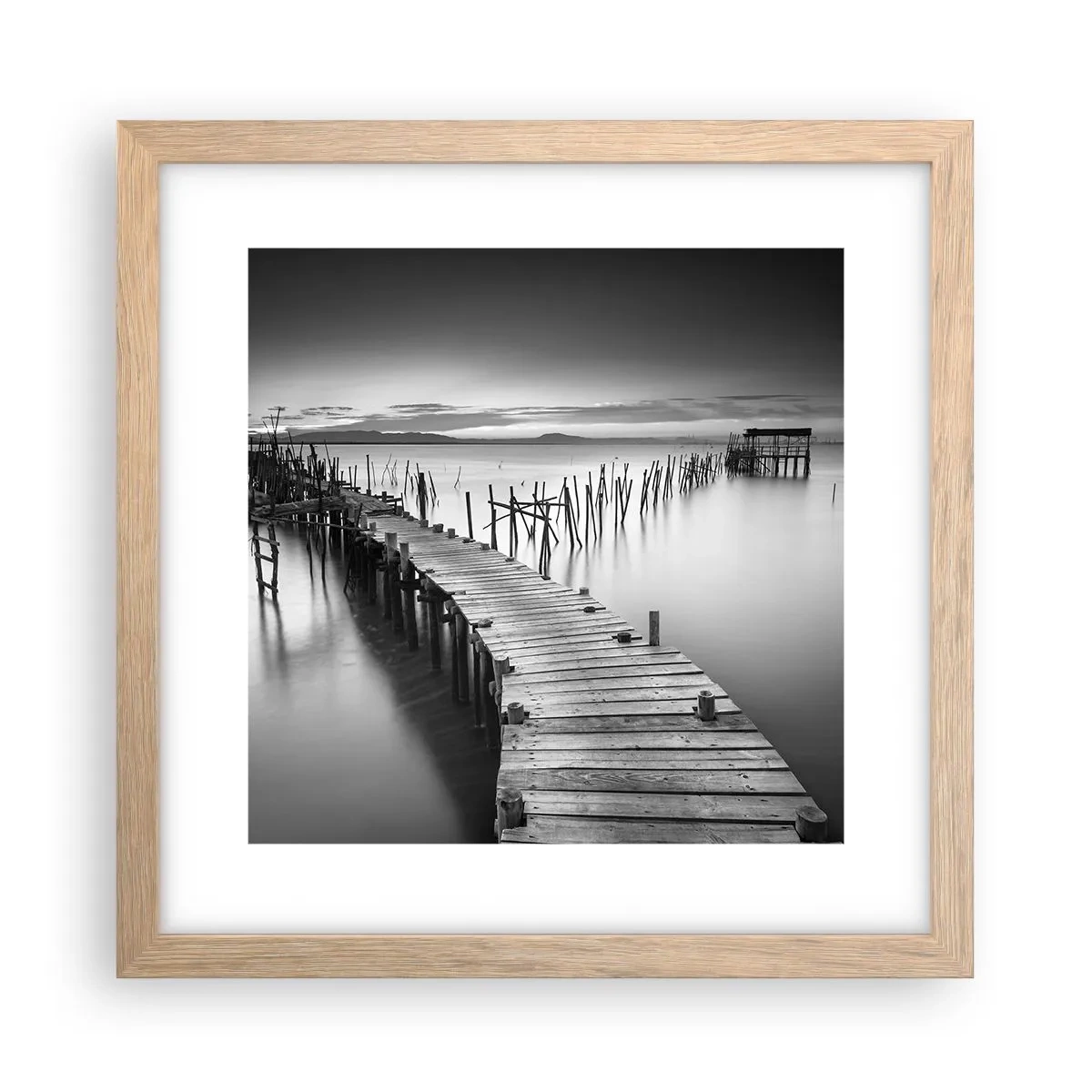Poster în ramă de stejar deschis - Liniștea unui țărm uitat - 30x30 cm