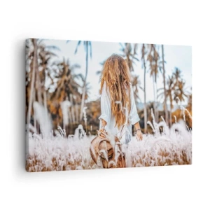 Tablou pe pânză Canvas - O femeie pe un câmp cu iarbă, cu palmieri în fundal, la apus - 70x50cm - Născută din puful de iarbă - Decorațiune modernă pentru perete pentru living și dormitor ARTTOR