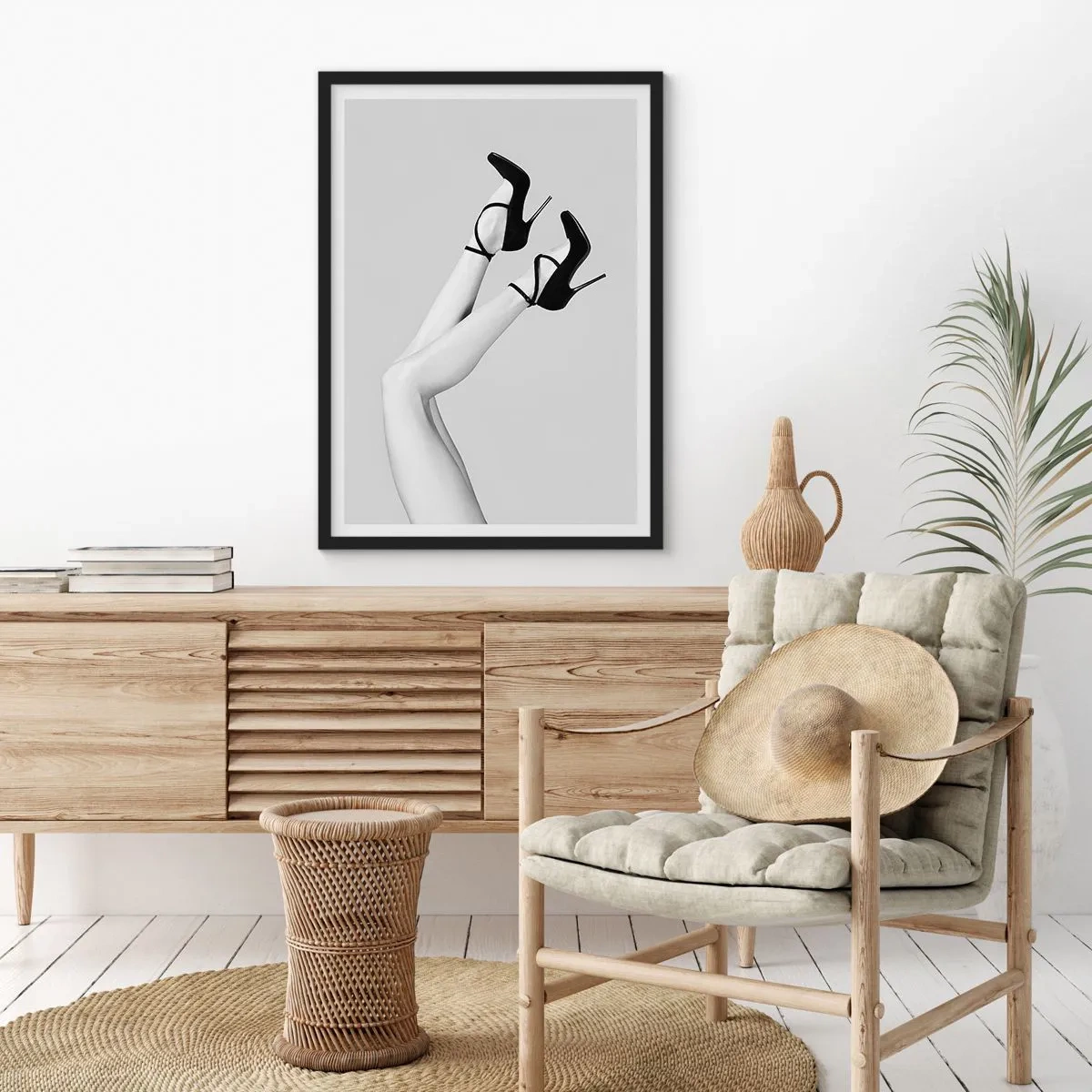Poster în ramă neagră - Picioare elegante în tocuri negre înalte - 50x70cm - Cu susul în jos - Decorațiune modernă pentru perete pentru living și dormitor ARTTOR