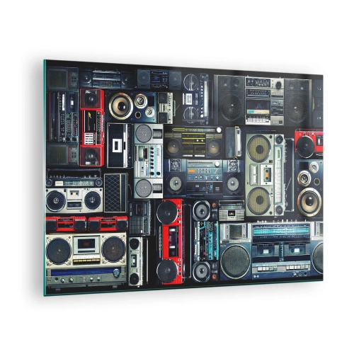 Tablou pe sticlă - Un colaj de radiouri și magnetofoane retro pe un fundal întunecat. - 70x50cm - Nostalgie pentru anii `80. - Decorațiune modernă pentru perete pentru living și dormitor ARTTOR