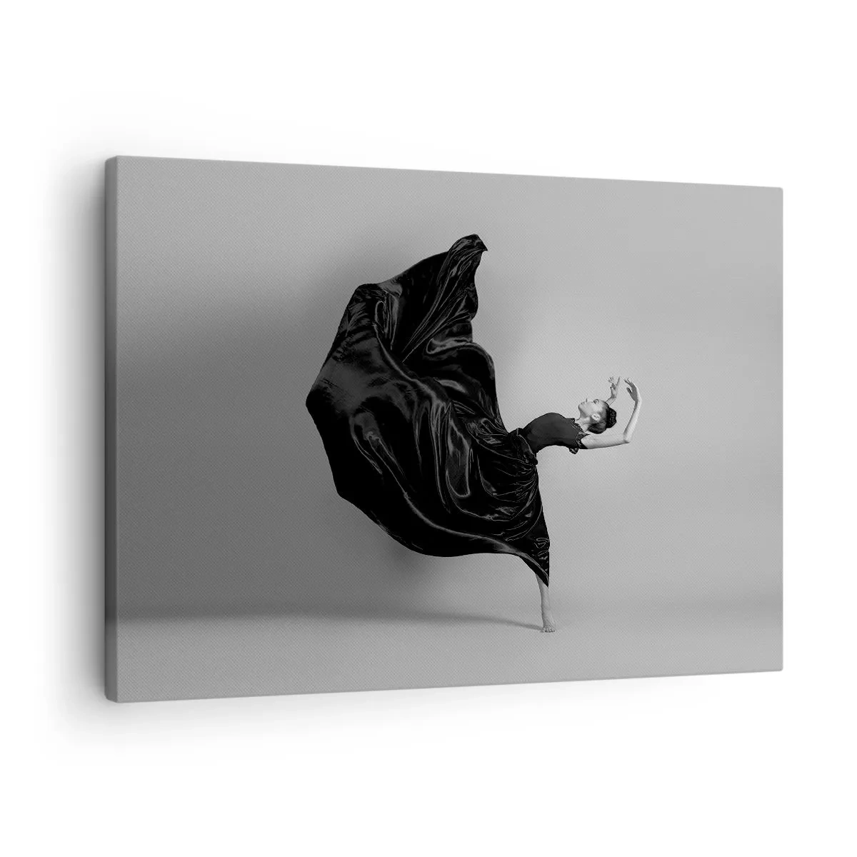 Tablou pe pânză Canvas - O dansatoare elegantă într-o rochie neagră în mișcare - 70x50cm - Înaripată de muzică - Decorațiune modernă pentru perete pentru living și dormitor ARTTOR
