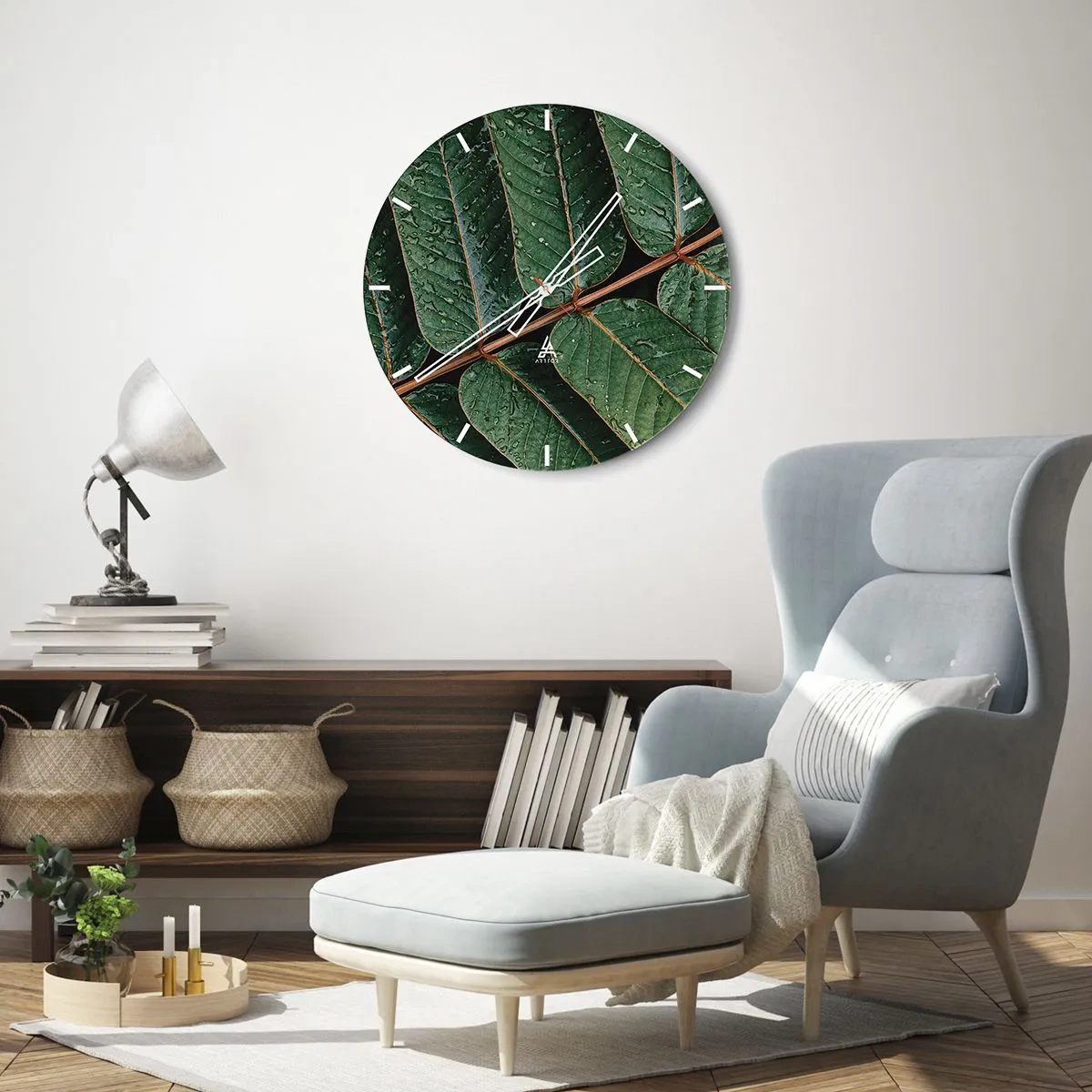 Ceas de perete - Ceas pe sticlă - Prim-plan cu frunze cu picături de apă pe un fundal întunecat - 30x30cm - Într-un ritm verde - Decorațiune modernă pentru perete pentru living, bucătărie și dormitor ARTTOR