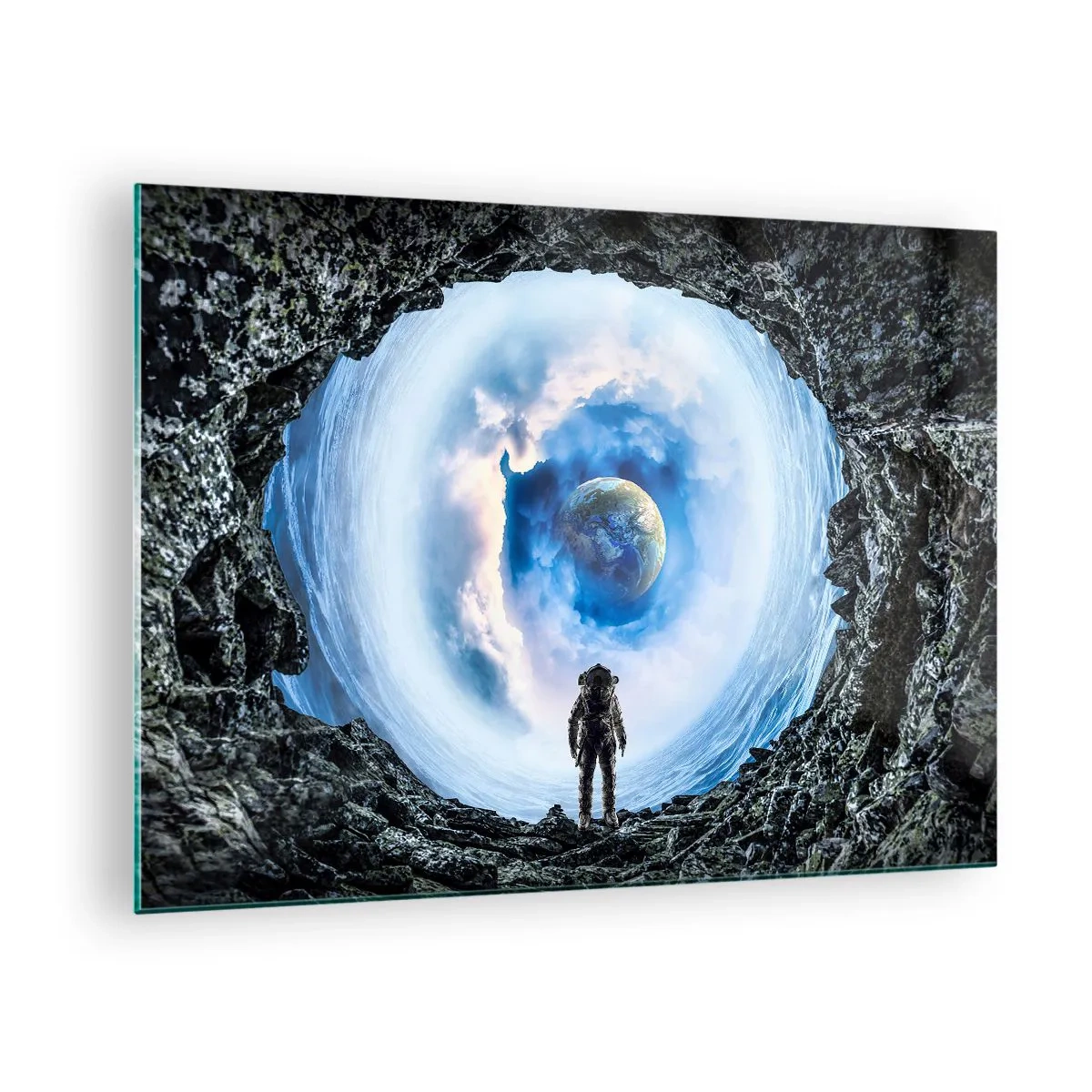 Tablou pe sticlă - Un astronaut privind Pământul din interiorul unei peșteri stâncoase. - 70x50cm - Nu departe de casă - Decorațiune modernă pentru perete pentru living și dormitor ARTTOR