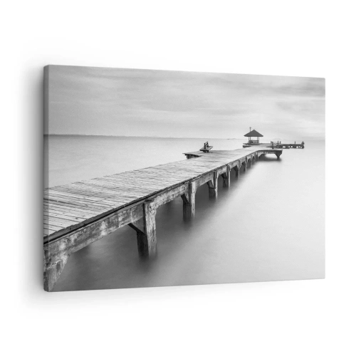 Tablou pe pânză Canvas - O vedere alb-negru a unui dig de lemn peste o apă calmă. - 70x50cm - În depărtare - Decorațiune modernă pentru perete pentru living și dormitor ARTTOR