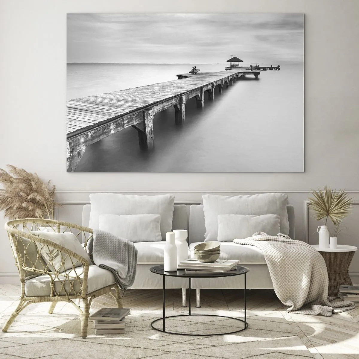 Tablou pe sticlă - Dig de lemn în alb și negru cu vedere la lac - 70x50cm - În depărtare - Decorațiune modernă pentru perete pentru living și dormitor ARTTOR
