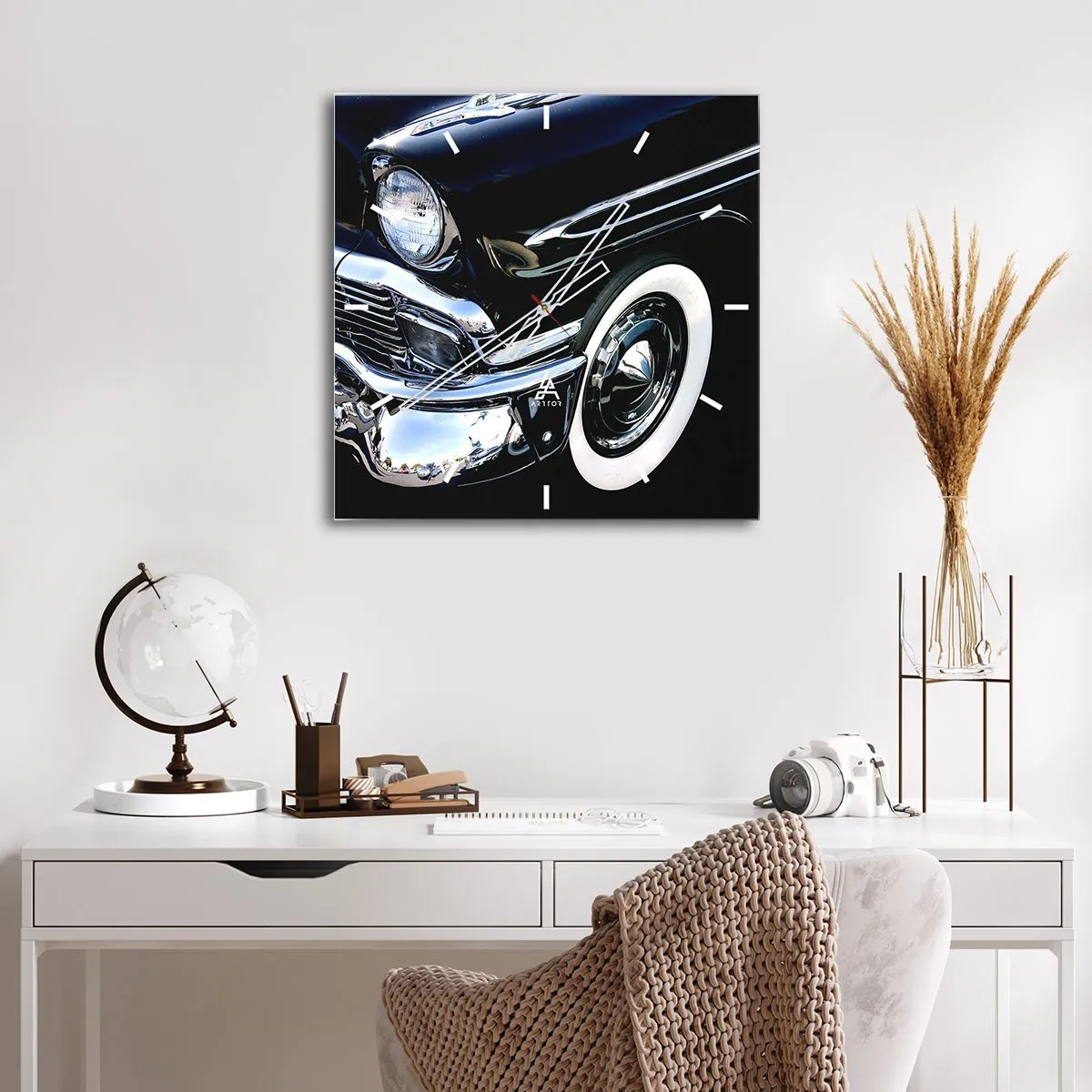 Ceas de perete - Ceas pe sticlă - Clasicul în argintiu, negru și alb - 30x30 cm